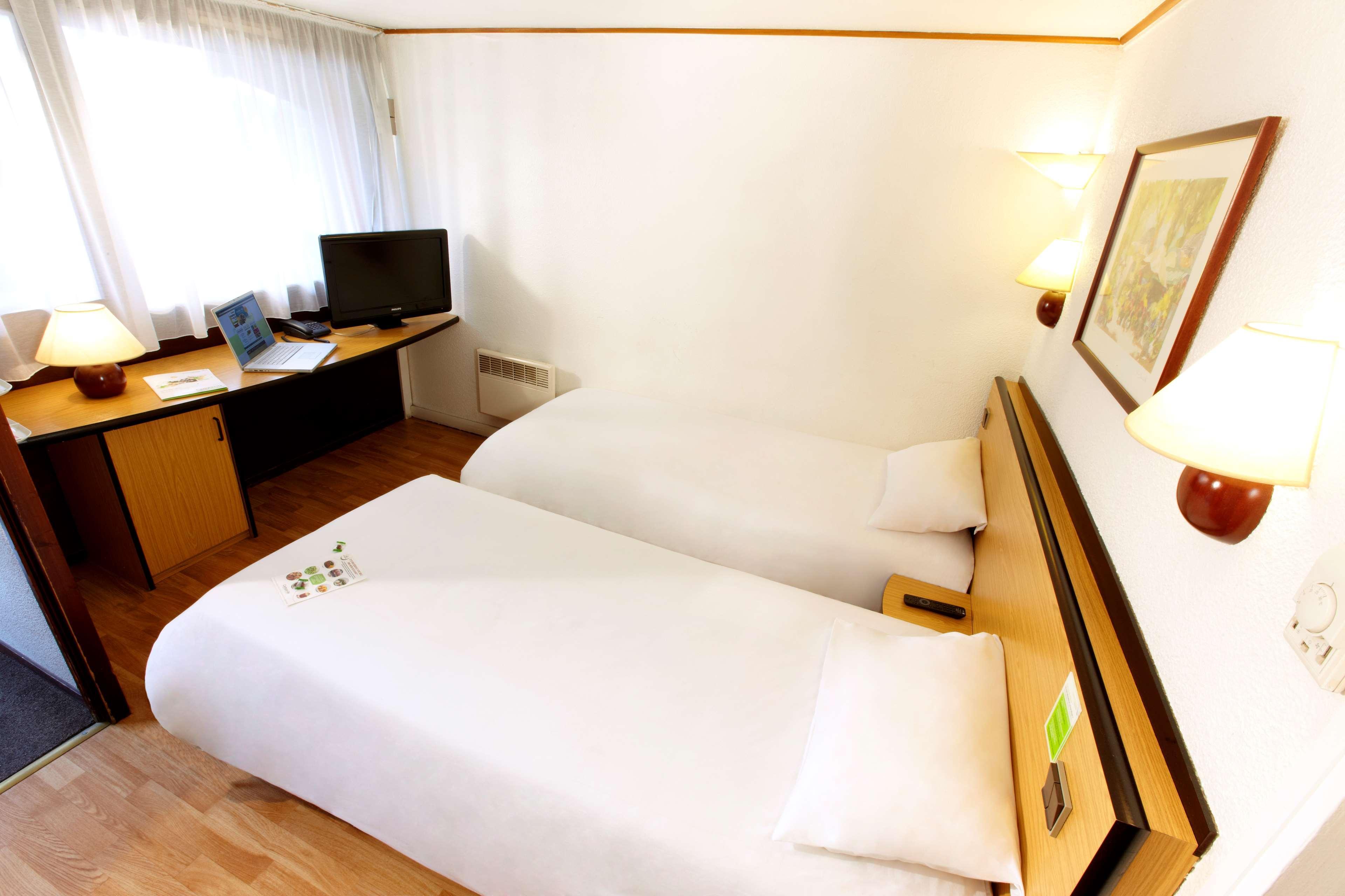 Campanile Saintes Hotel Ruang foto
