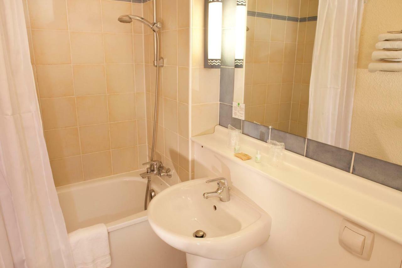 Campanile Saintes Hotel Bagian luar foto